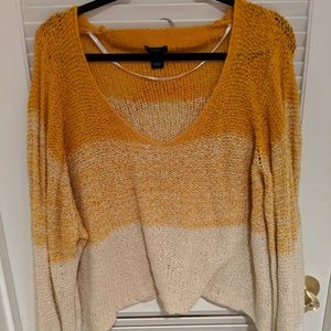 Slouchy cropped sweater with balloon sleeves.